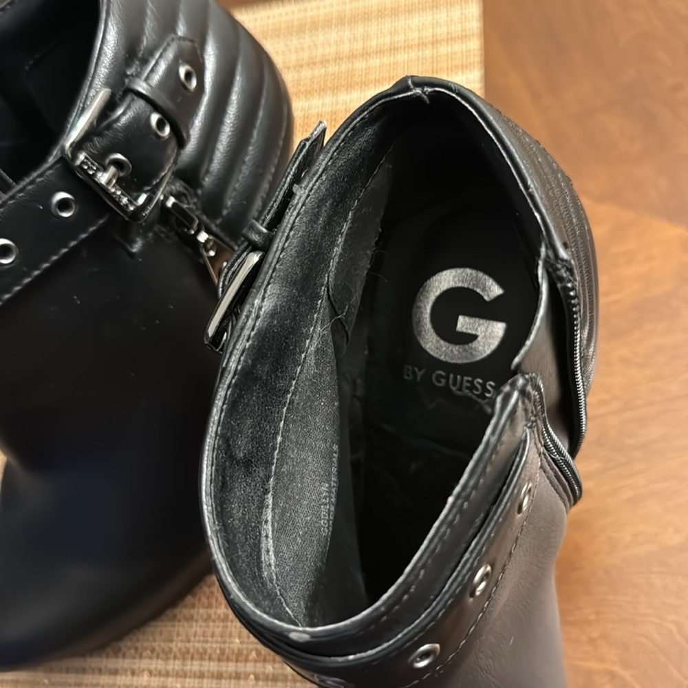 Guess - Picture 4 of 4